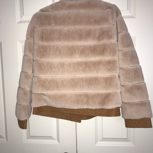 Beautiful!  Faux Fur Jacket! Dress it up or down! - Picture 7 of 7